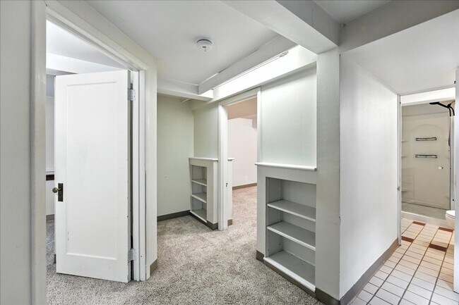 Building Photo - TOW2146