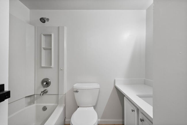 Building Photo - READY FOR MOVE IN! NEWLY RENOVATED 3 BEDRO...