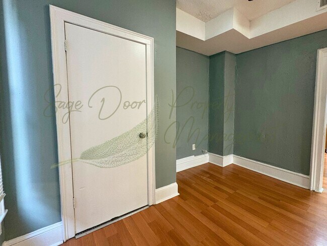 Building Photo - AVAILABLE NOW!!!!!