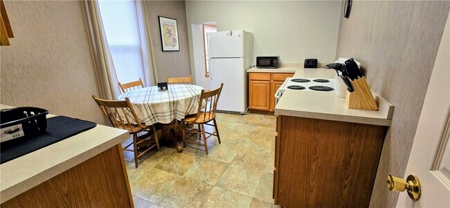 Building Photo - 315 Laurens St