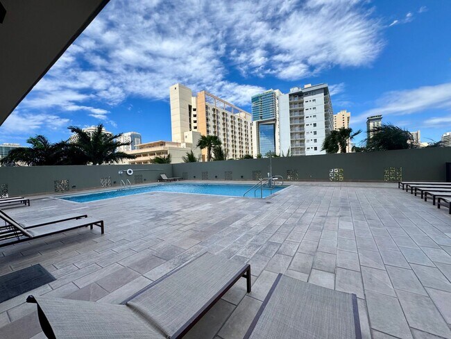 Building Photo - 2240 Kuhio Ave
