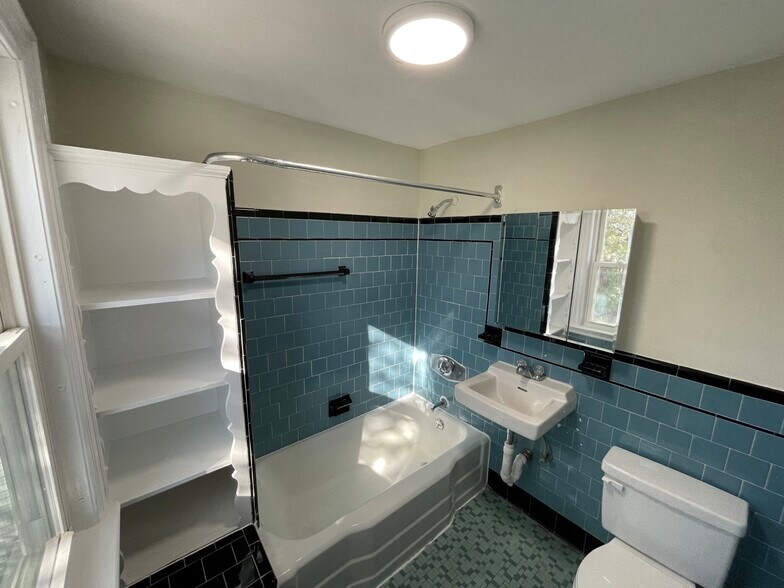 Building Photo - 273 Washington St