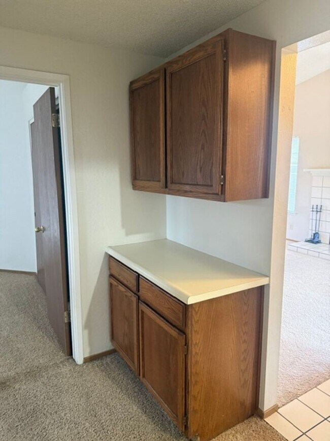 Building Photo - 6235 Chesterfield Ln