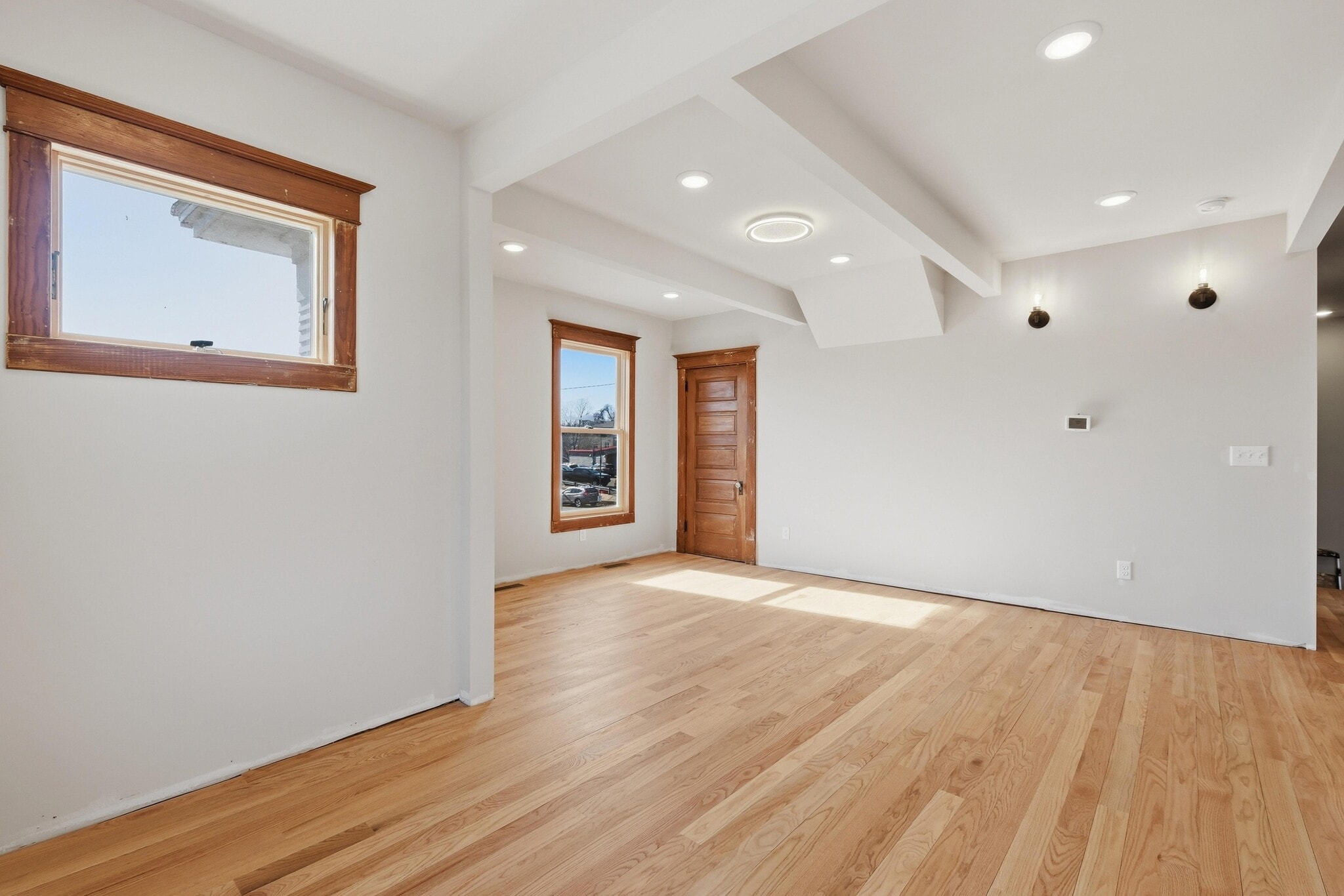 Building Photo - 808 W Main St