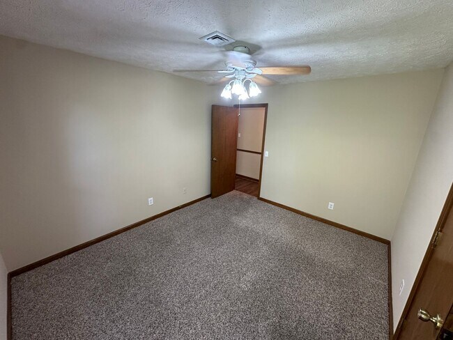Building Photo - Single Family home in Greenhill Area!