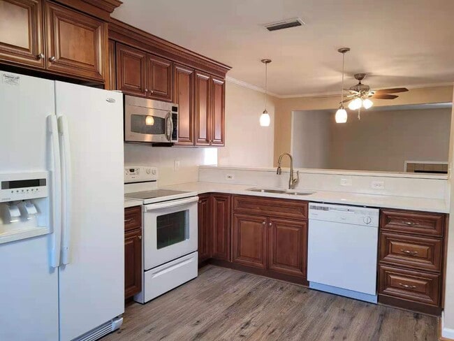 Building Photo - 305 Seeman Ct