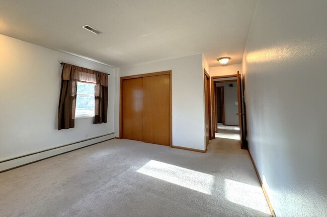 Building Photo - Dawes Drive Duplex (4014-4016)