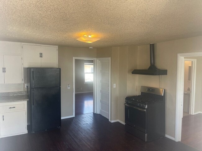 Building Photo - Wonderful Stand Alone Home