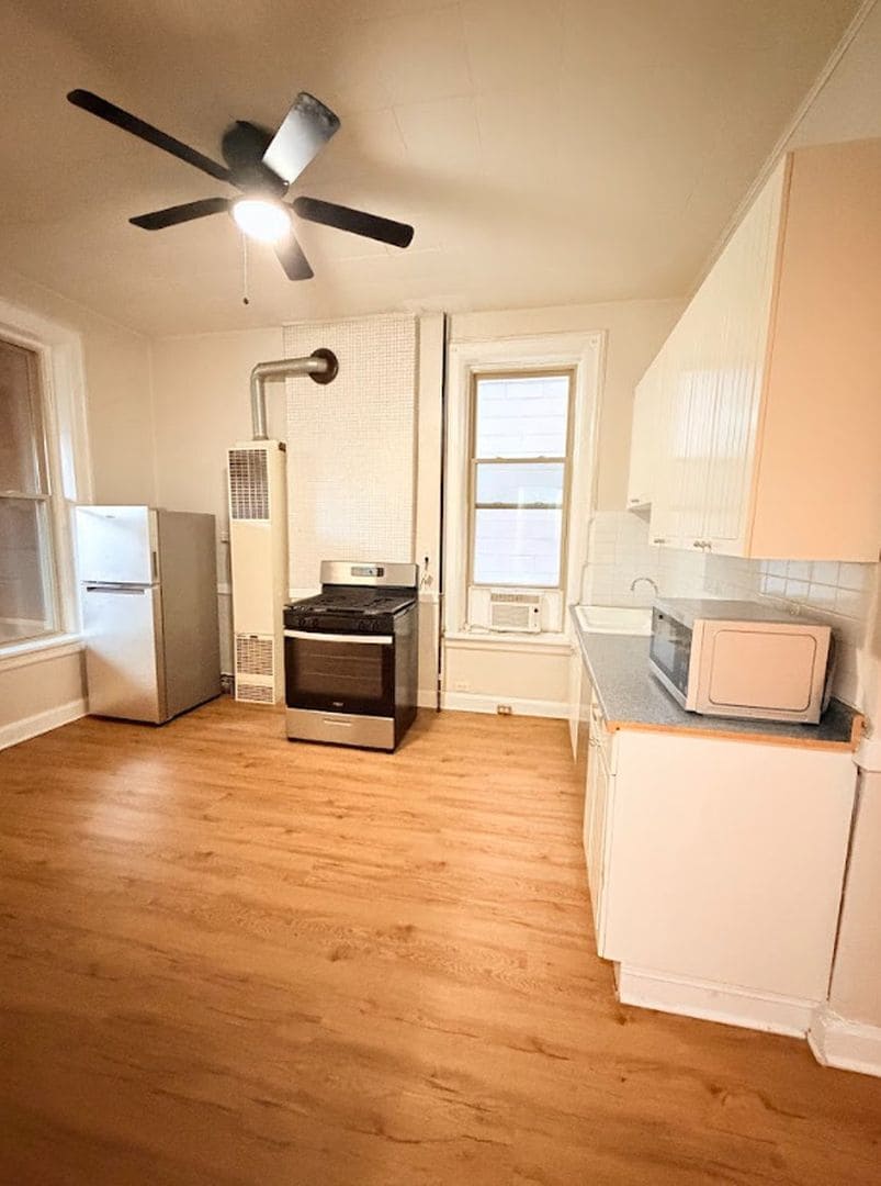 Building Photo - 1013 N Winchester Ave