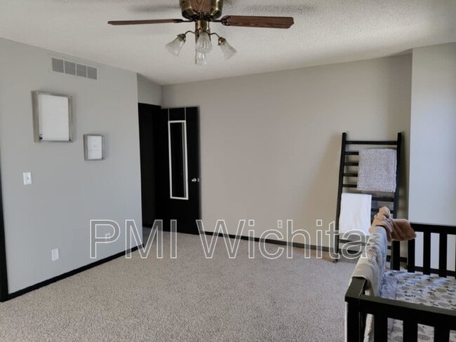 Building Photo - 8643 E Cherry Crk Ct