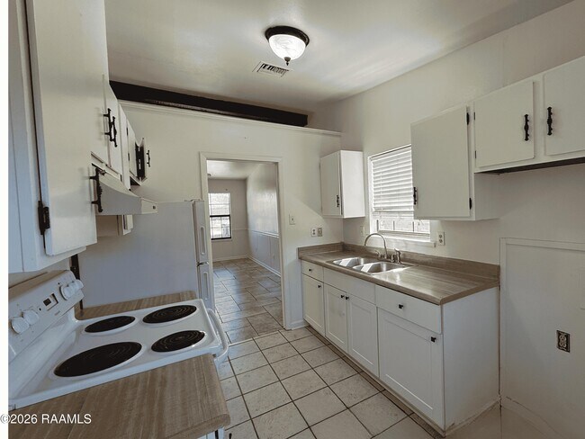 Building Photo - 107 Black Cir