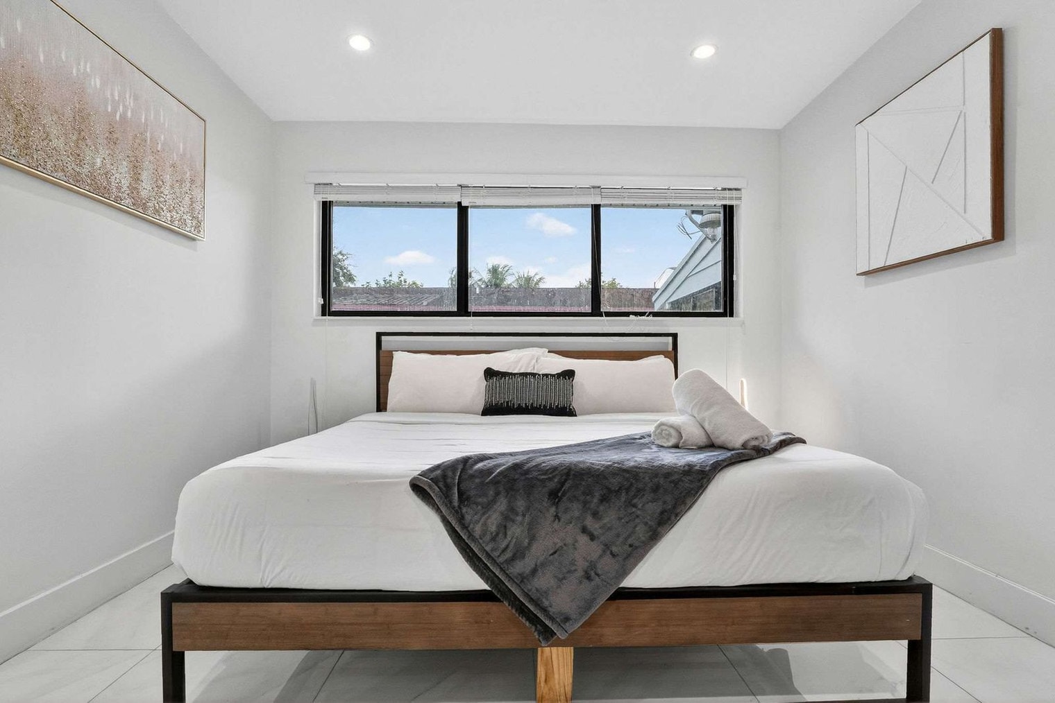 Building Photo - 17835 NE 6th Ave