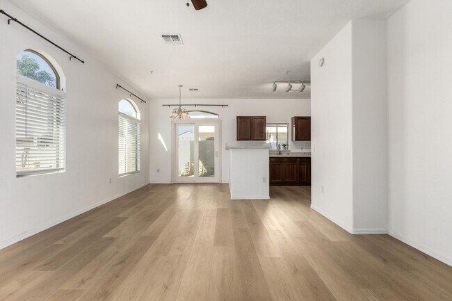 Building Photo - 2150 E Bell Rd