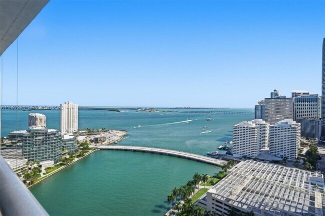 Building Photo - 495 Brickell Ave