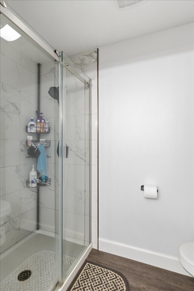 Building Photo - 401 Eastwood Dr