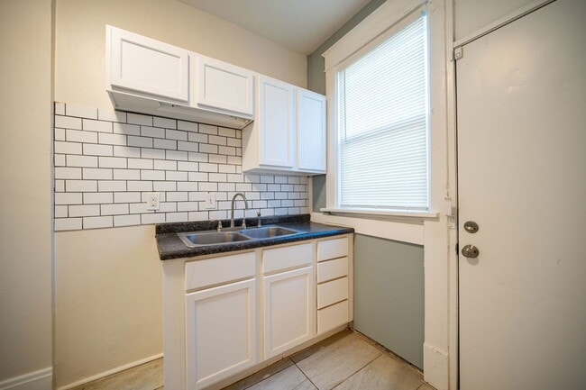 Building Photo - 1006 McAllister Ave