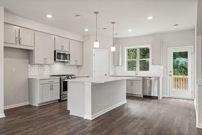 Building Photo - 1577 Halbrook Pl SW