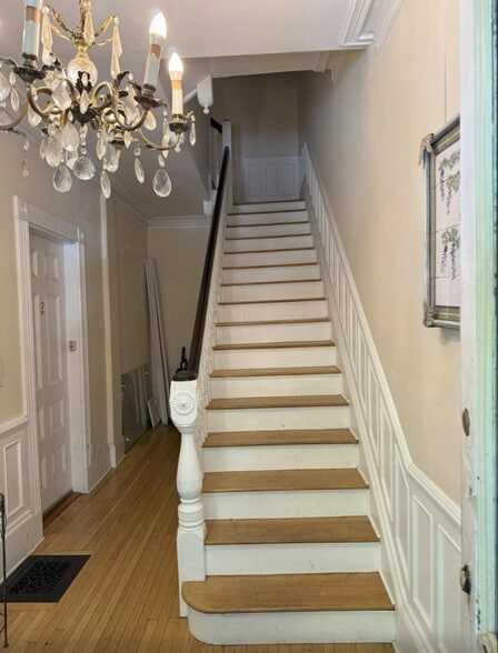 Building Photo - 429 Marlborough St