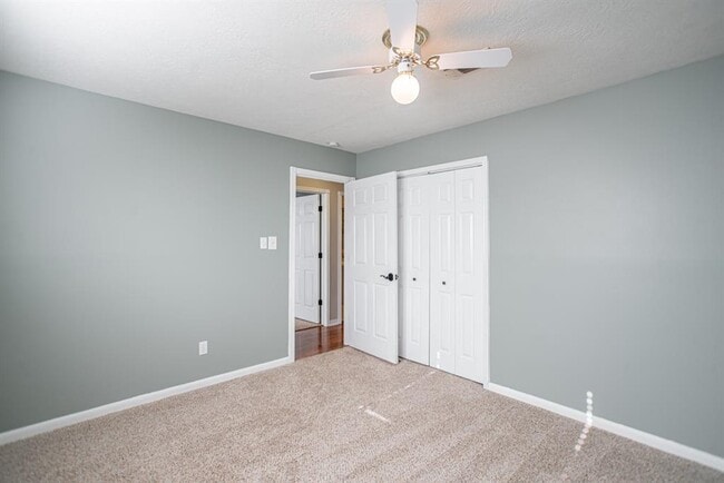 Building Photo - 19 Lancelot Ln