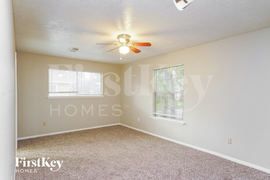 Building Photo - 18111 Fireside Dr