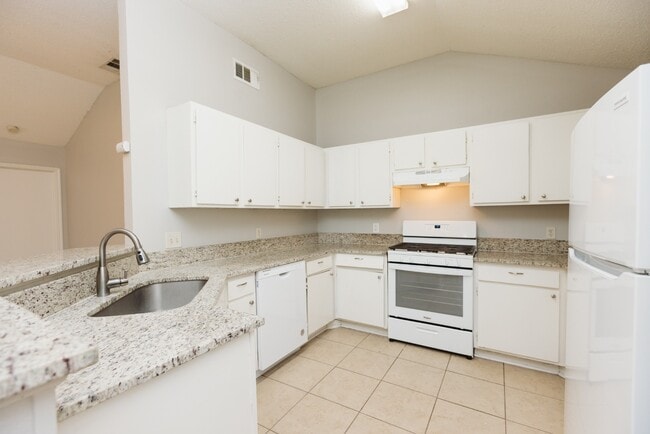 Building Photo - 1207-1207 Hyridge St