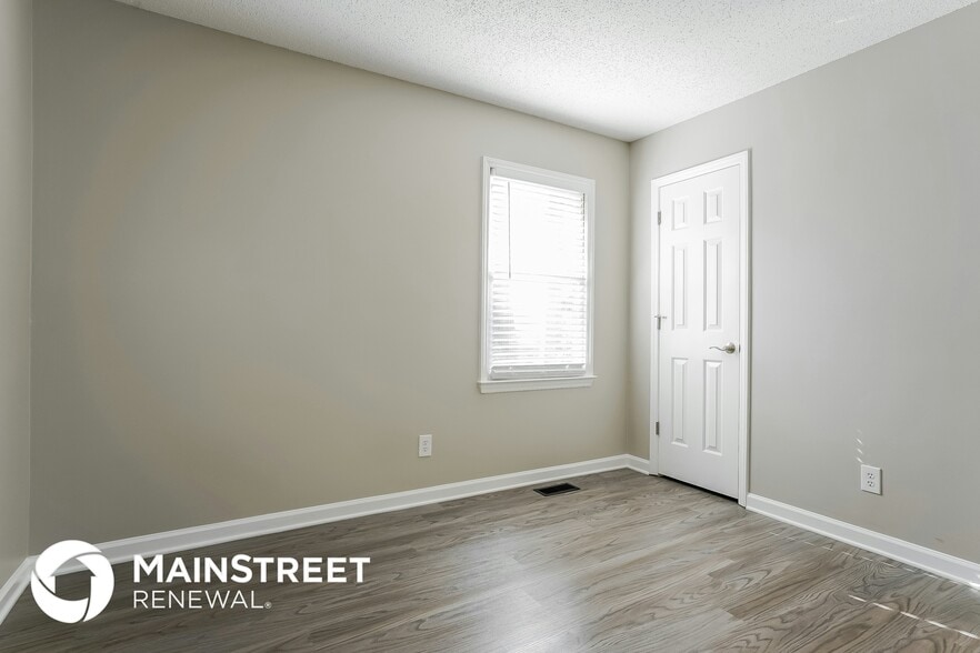 Building Photo - 4210 Queen Victoria Pl