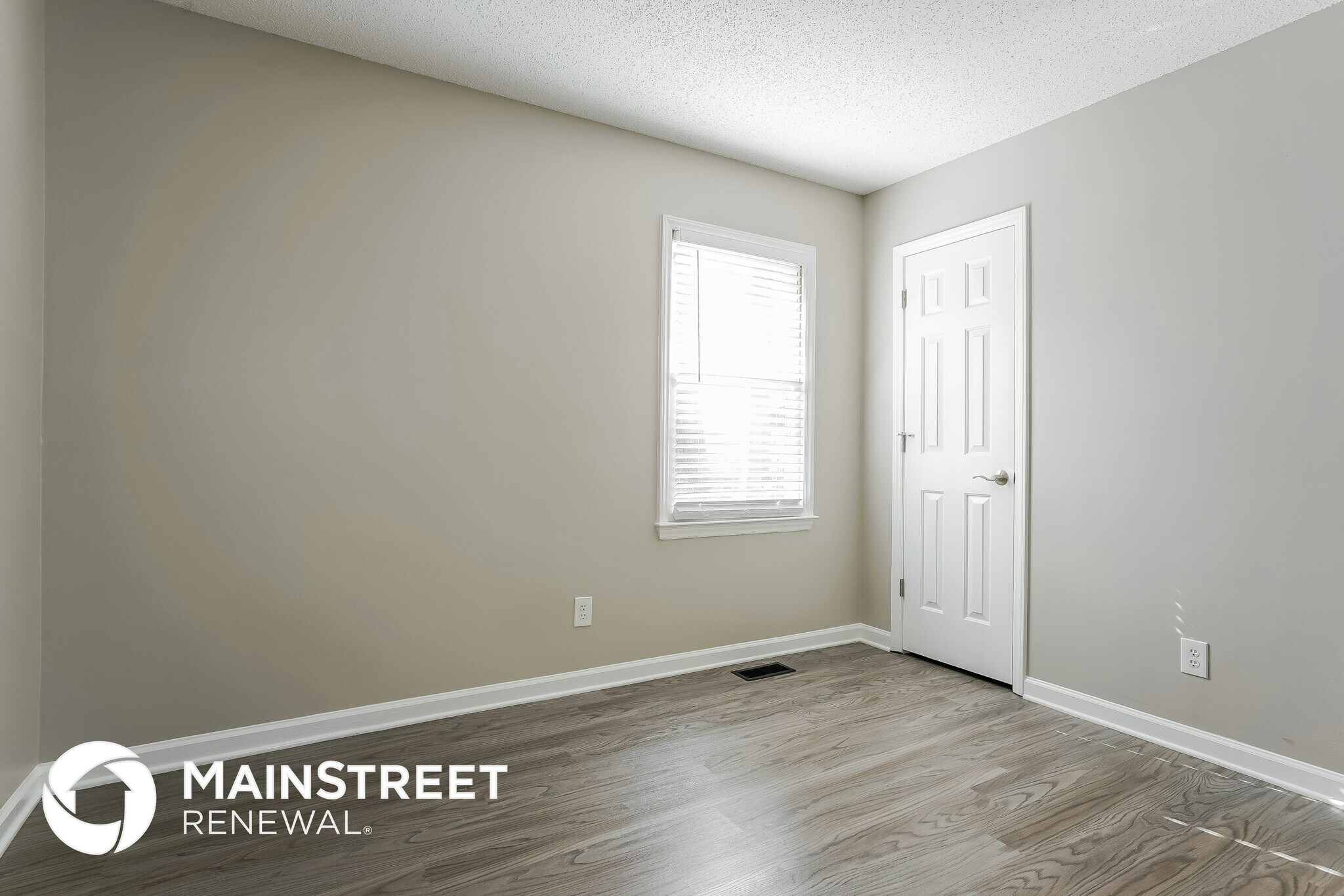 Building Photo - 4210 Queen Victoria Pl