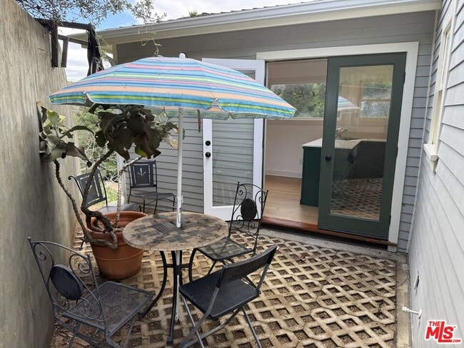 Building Photo - 2234 Laurel Canyon Blvd