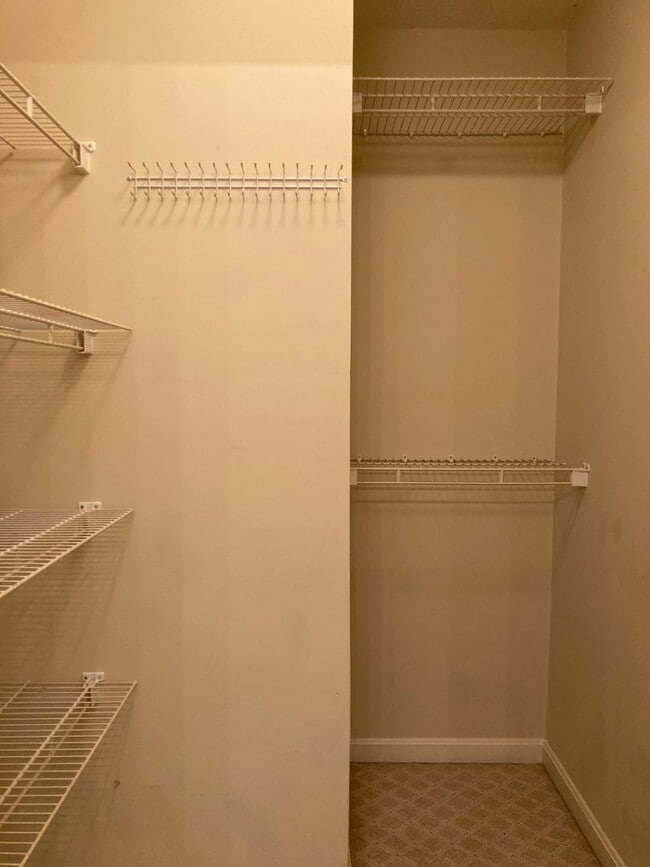 Building Photo - LOCATION LOCATION Location!  Close to Baptist Health Hospital, Shopping, & More