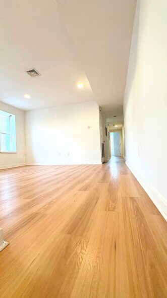 Building Photo - 200 Stanbridge St
