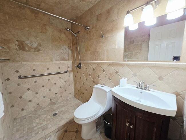 Building Photo - Charming 3 Bedroom, 2 bath Home in West El...