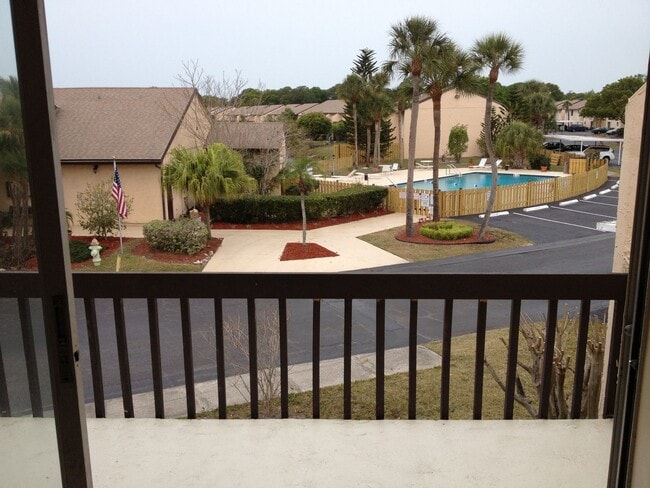 Building Photo - Centerally located close to downtown