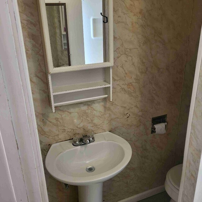 Building Photo - 3035 Hill Rd