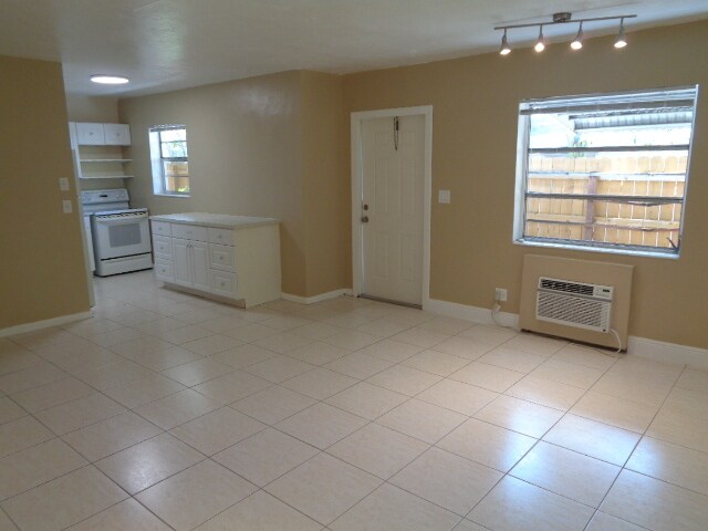 Building Photo - 2113 Miami Rd