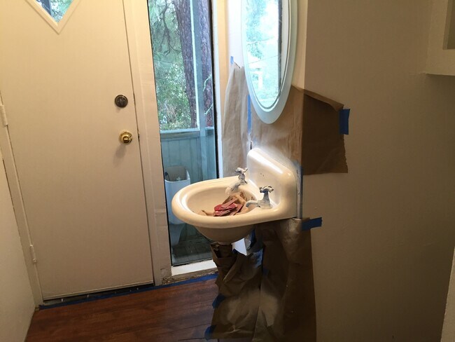 Building Photo - Country living