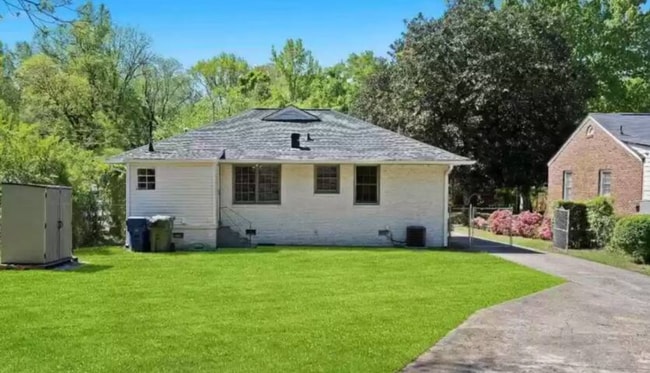 Building Photo - 418 Sargent Dr SE
