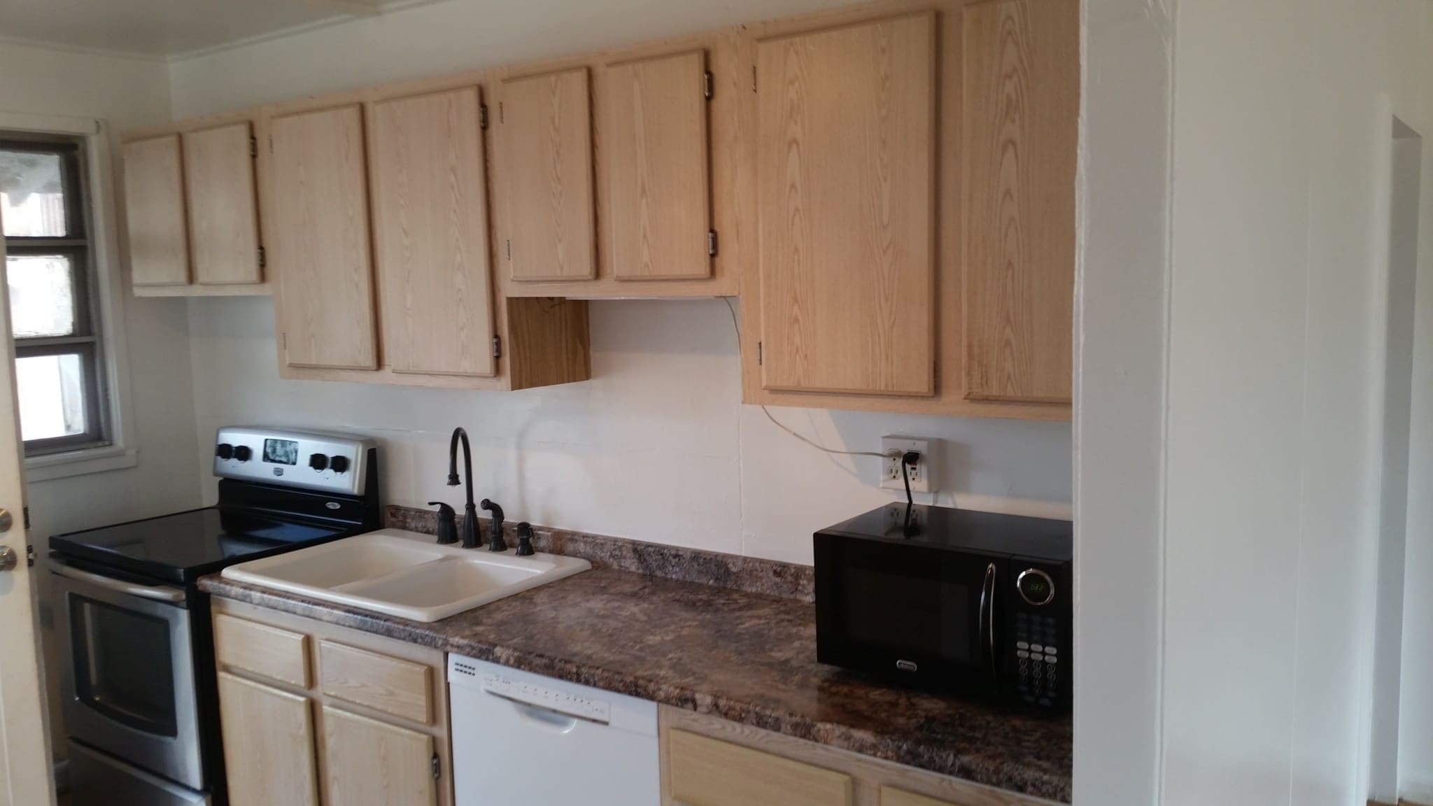 Kitchen - 36 Cypress Ave