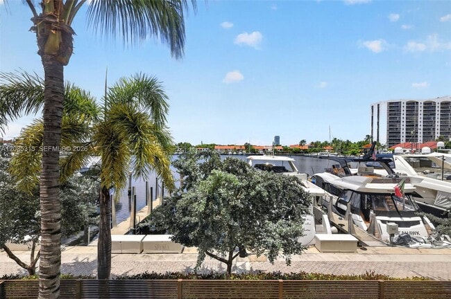 Building Photo - 3750 Yacht Club Dr