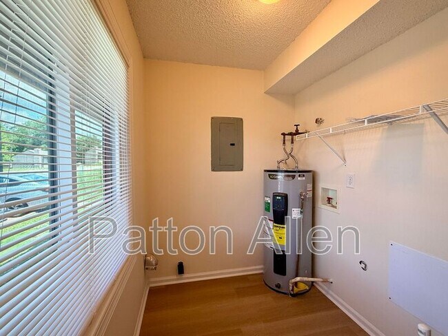 Building Photo - 4 Dawnwood Cir