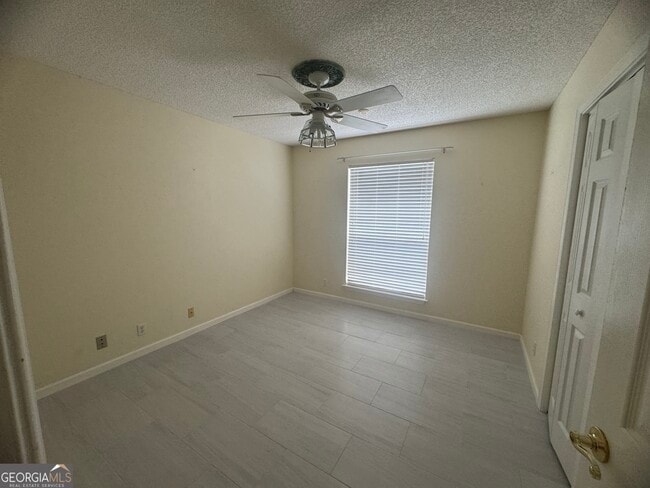 Building Photo - 204 Cardinal Cir W