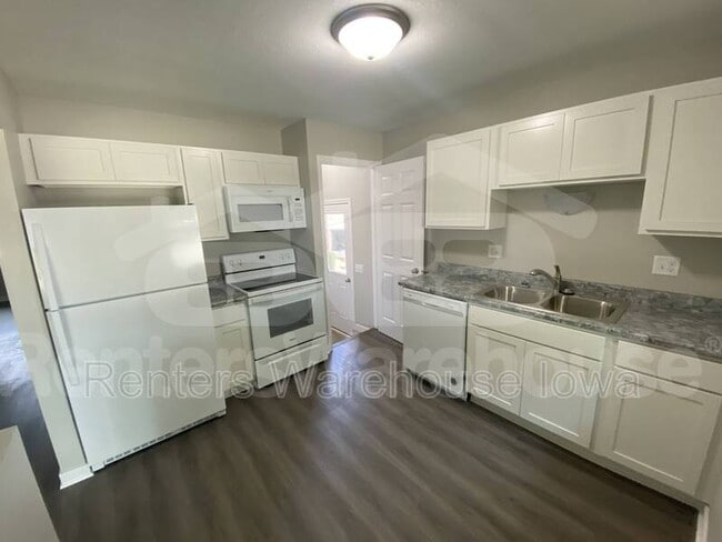 Building Photo - 507 9th St SE