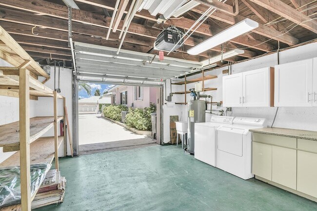 Building Photo - 3216 Karen Dr