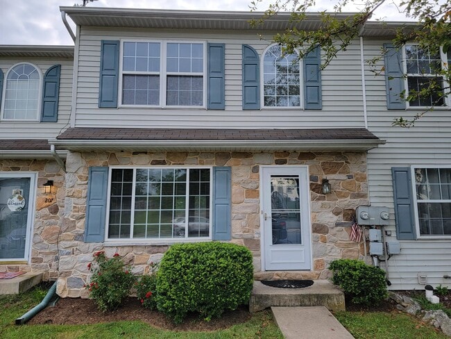 Building Photo - 205 Riders Way