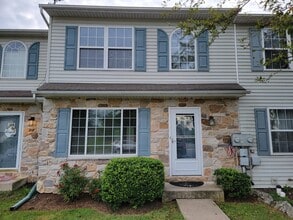 Building Photo - 205 Riders Way