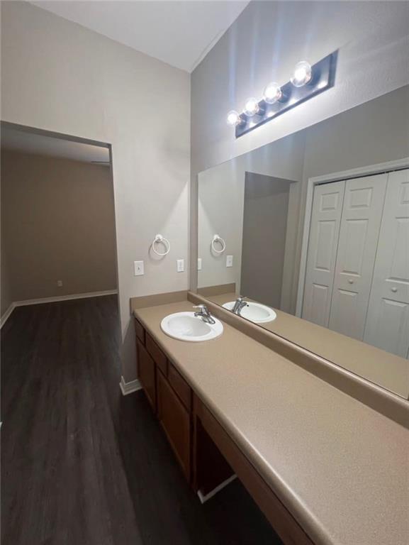 Building Photo - 3010 SE J St