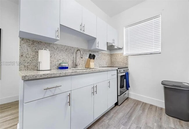 Building Photo - 1029 SW 5th St