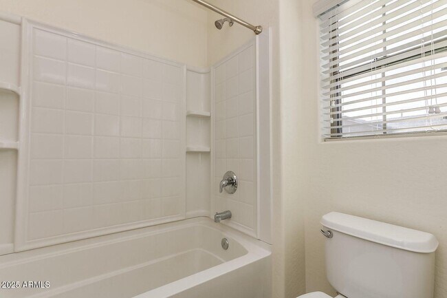 Building Photo - 869 E Doral Ct