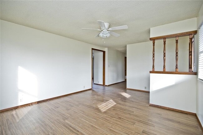 Building Photo - 726 McClure Ave