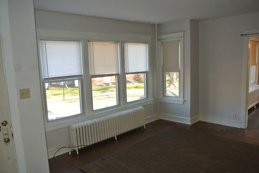 Building Photo - 328 High Street