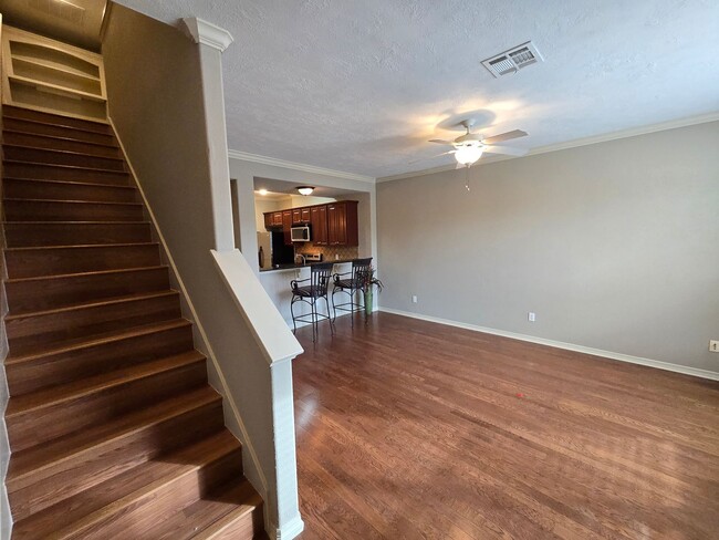 Building Photo - College Station - 2 bed - 2 1/2 bath Townh...